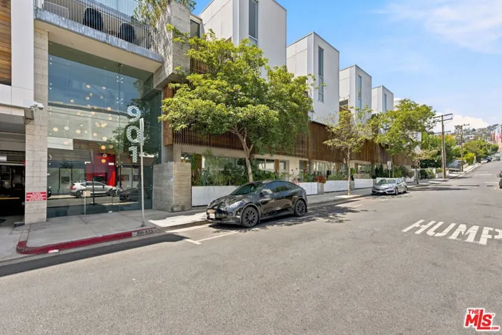 901 Hancock Avenue 201, West Hollywood, California 90069