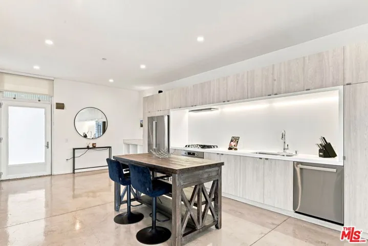 901 Hancock Avenue 201, West Hollywood, California 90069