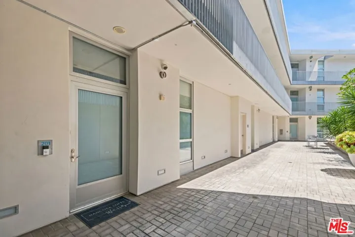 901 Hancock Avenue 201, West Hollywood, California 90069