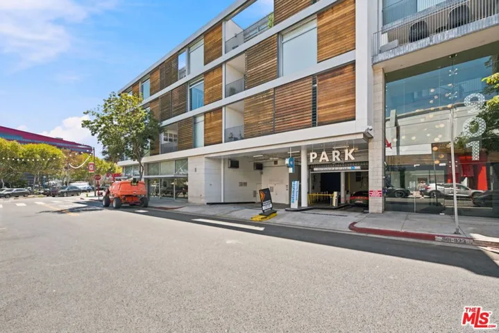 901 Hancock Avenue 201, West Hollywood, California 90069