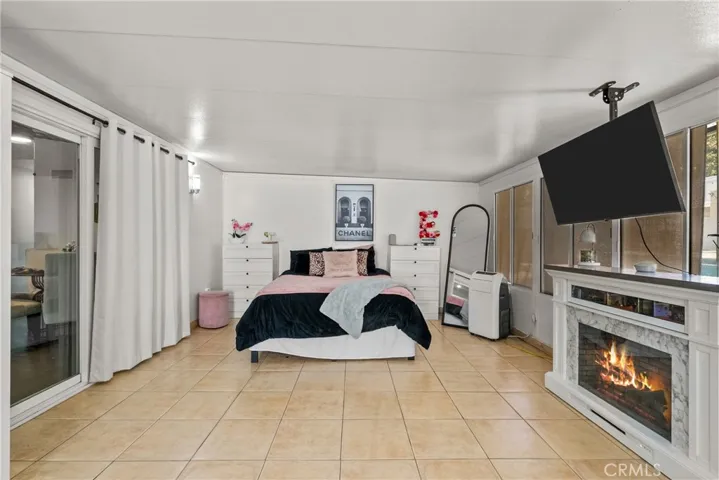 23026 Posada, Valencia, California 91354