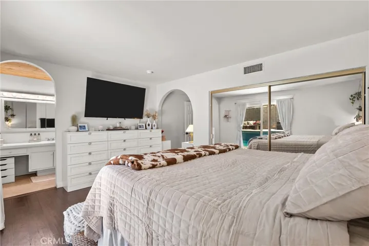 23026 Posada, Valencia, California 91354