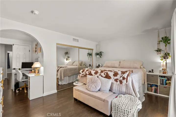 23026 Posada, Valencia, California 91354