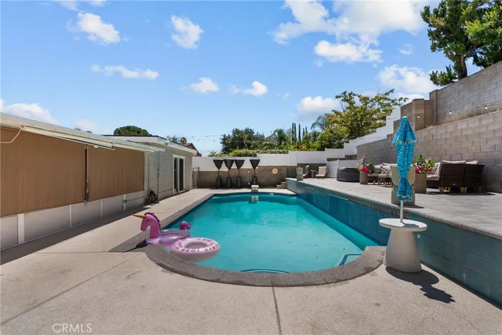 23026 Posada, Valencia, California 91354