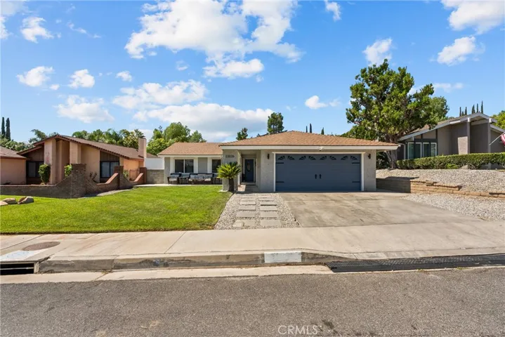 23026 Posada, Valencia, California 91354