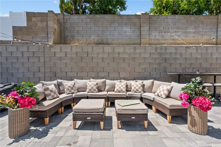 23026 Posada, Valencia, California 91354