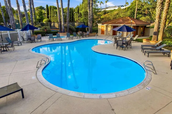 7797 Caminito Monarca 106, Carlsbad, California 92009