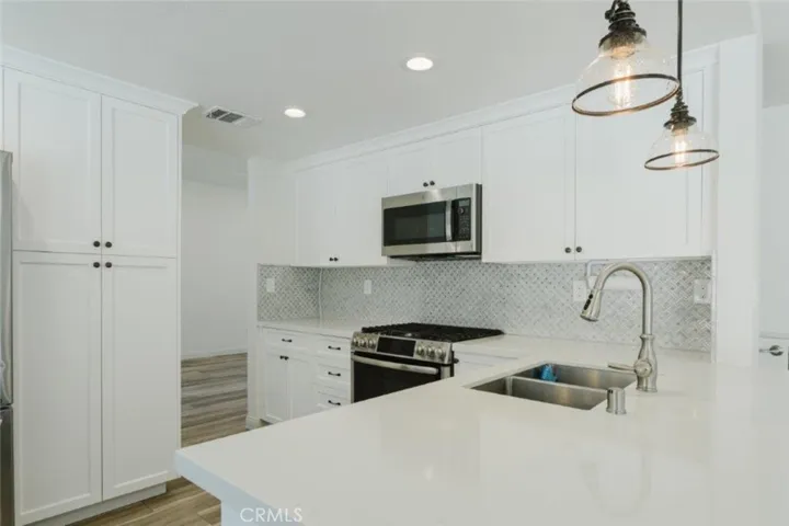21825 Jeffers Lane, Los Angeles, California 91350