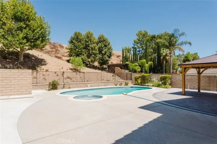 21825 Jeffers Lane, Los Angeles, California 91350