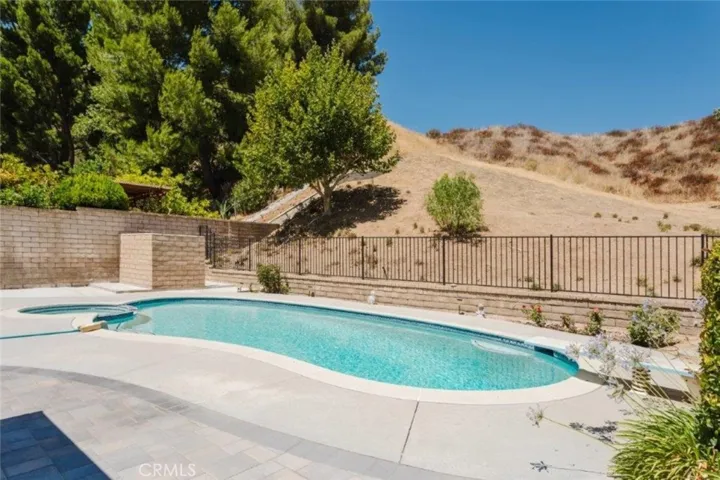 21825 Jeffers Lane, Los Angeles, California 91350