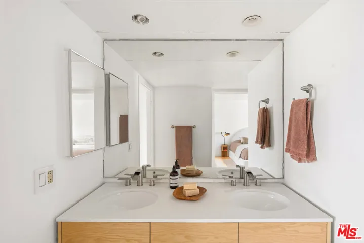 4658 Don Lorenzo Drive G, Los Angeles, California 90008