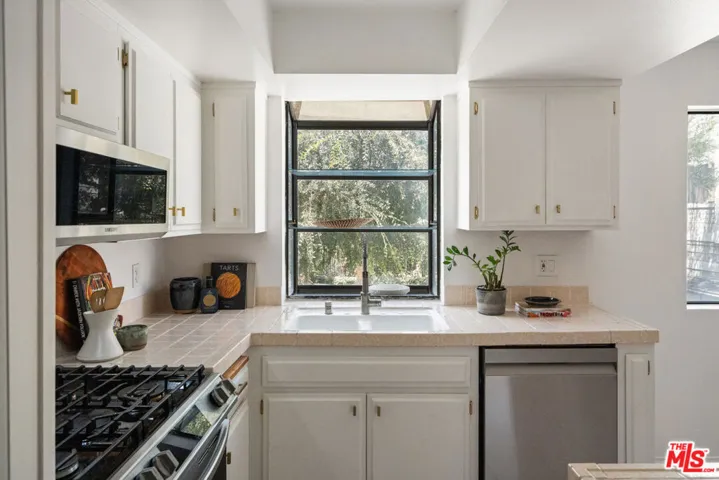 4658 Don Lorenzo Drive G, Los Angeles, California 90008