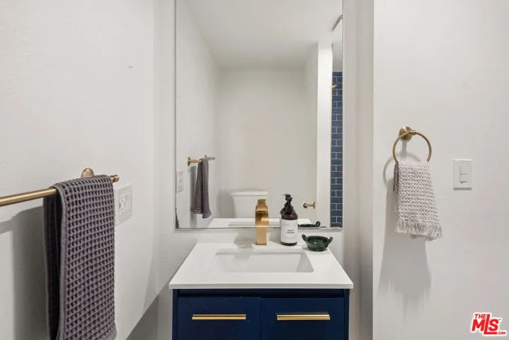 4658 Don Lorenzo Drive G, Los Angeles, California 90008