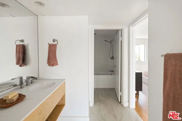4658 Don Lorenzo Drive G, Los Angeles, California 90008