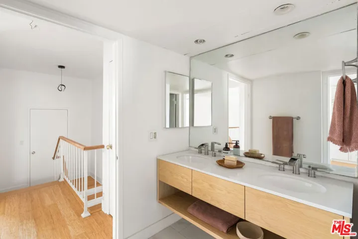 4658 Don Lorenzo Drive G, Los Angeles, California 90008