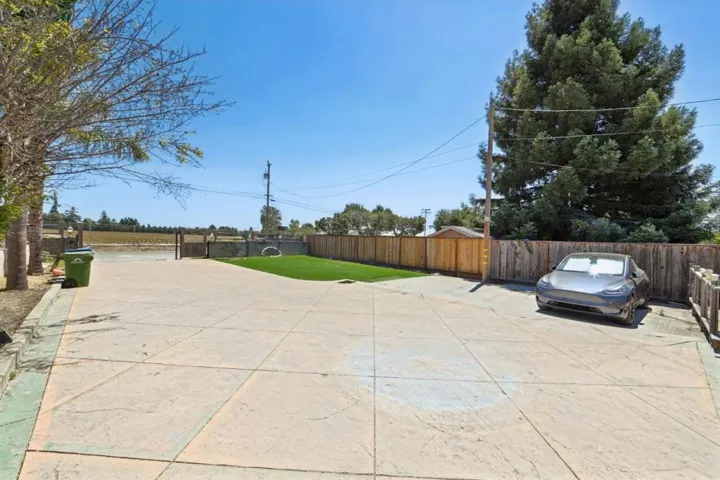 9 Hughes Road, Watsonville, California 95076 — photo 5