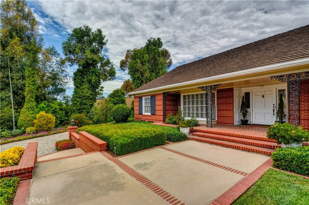 Front Walkway View