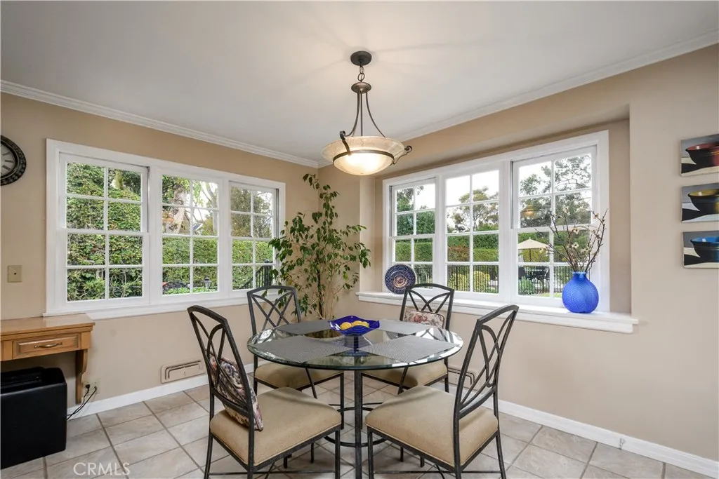 Light & Bright Kitchen Dining