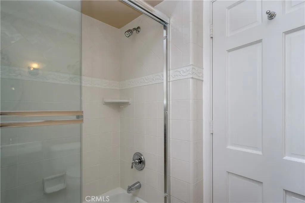 Bathroom 3 Shower/Tub
