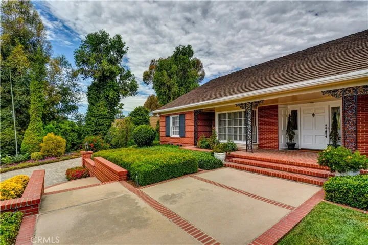 Front Walkway View
