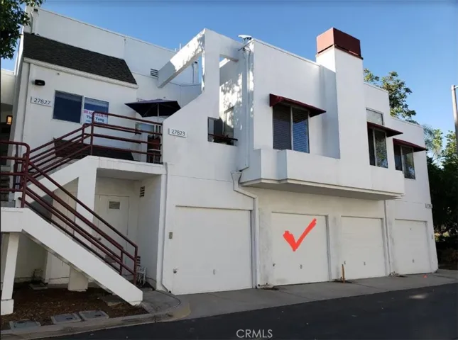 Detached garage