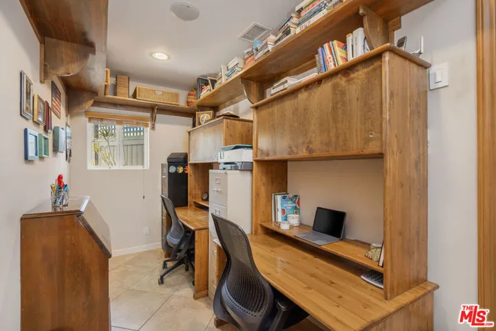 1817 Euclid Street, Santa Monica, California 90404