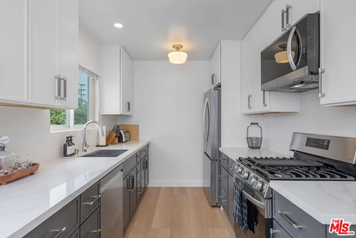 1817 Euclid Street, Santa Monica, California 90404