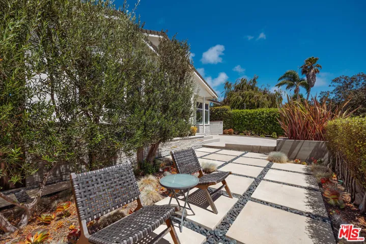 1817 Euclid Street, Santa Monica, California 90404