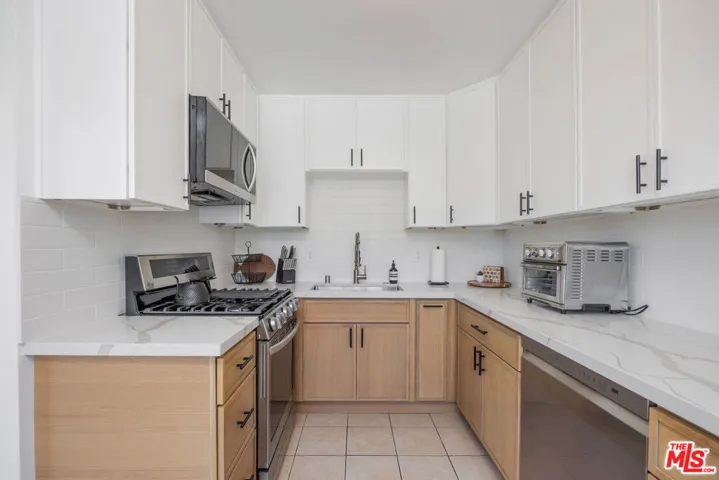 1817 Euclid Street, Santa Monica, California 90404