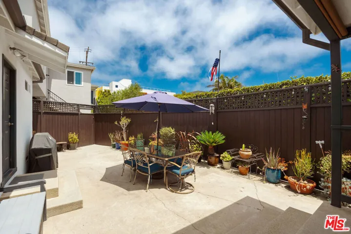 1817 Euclid Street, Santa Monica, California 90404