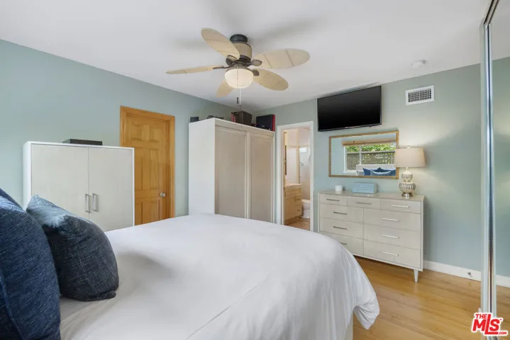 1817 Euclid Street, Santa Monica, California 90404