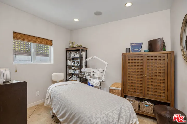 1817 Euclid Street, Santa Monica, California 90404
