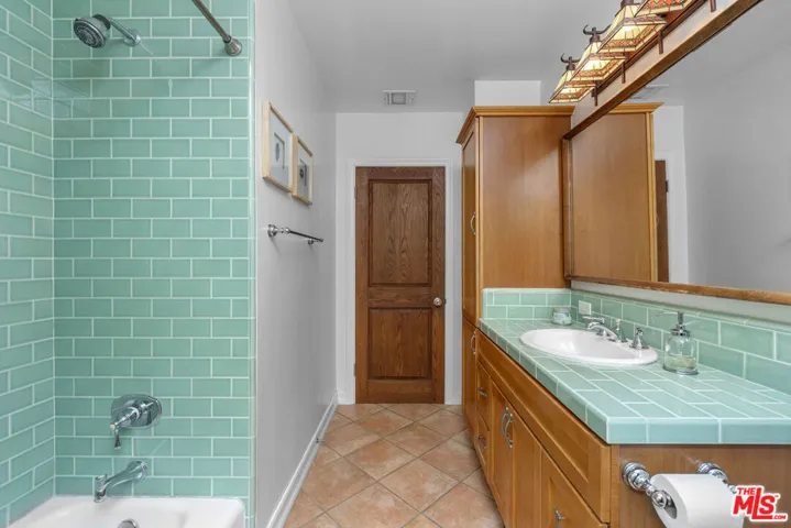 1817 Euclid Street, Santa Monica, California 90404
