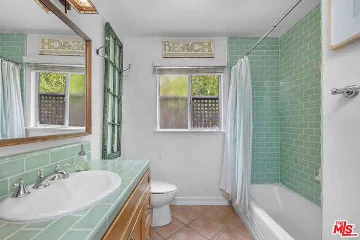 1817 Euclid Street, Santa Monica, California 90404