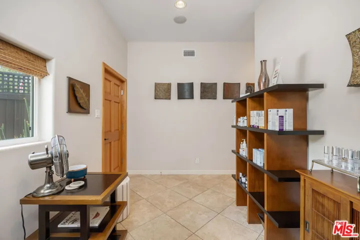1817 Euclid Street, Santa Monica, California 90404