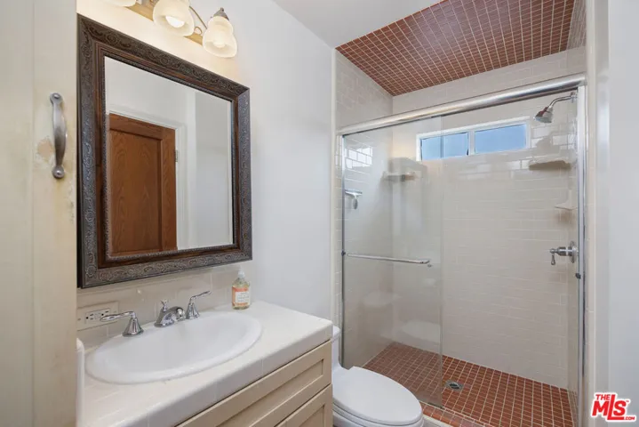 1817 Euclid Street, Santa Monica, California 90404