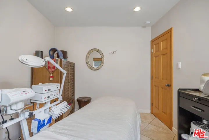 1817 Euclid Street, Santa Monica, California 90404