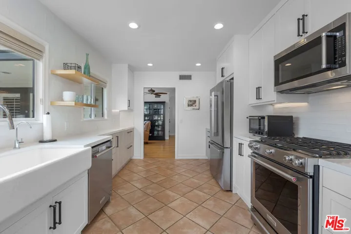 1817 Euclid Street, Santa Monica, California 90404