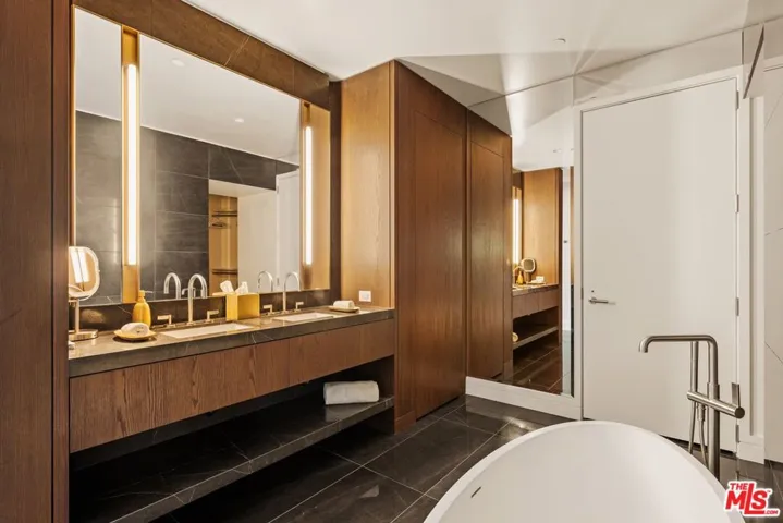 211 W Elm Court 13e, Los Angeles, California 90067
