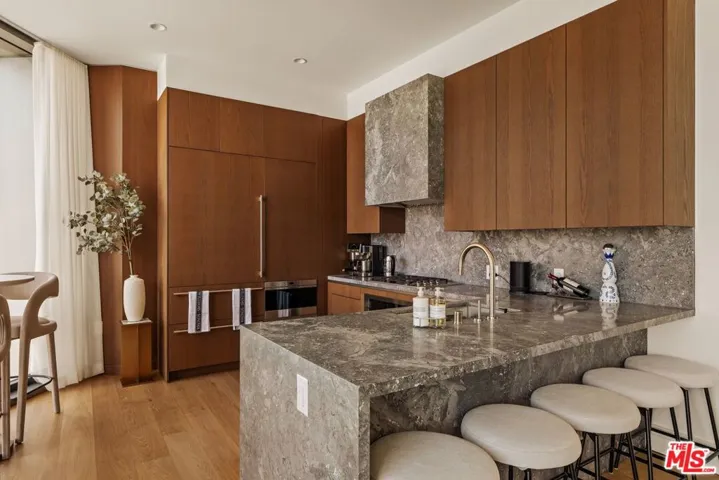 211 W Elm Court 13e, Los Angeles, California 90067