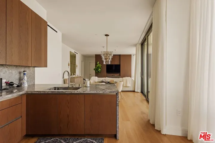 211 W Elm Court 13e, Los Angeles, California 90067