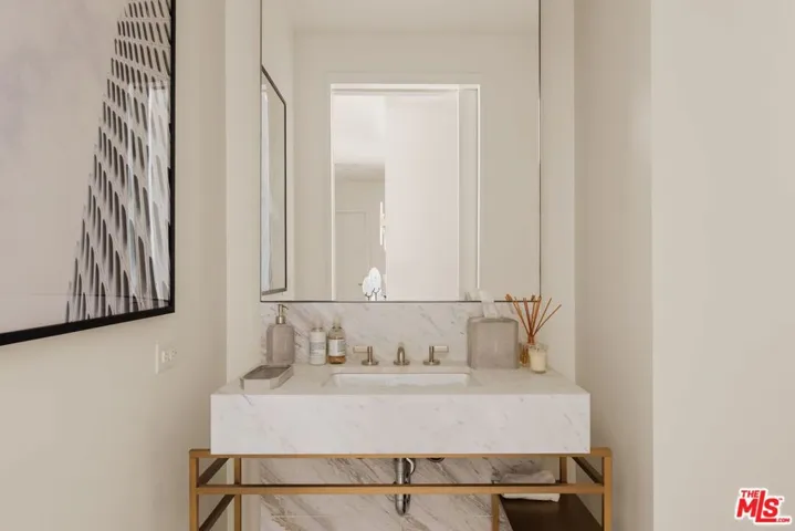 211 W Elm Court 13e, Los Angeles, California 90067