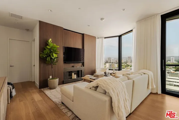 211 W Elm Court 13e, Los Angeles, California 90067