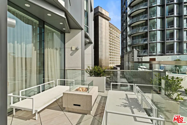 211 W Elm Court 13e, Los Angeles, California 90067