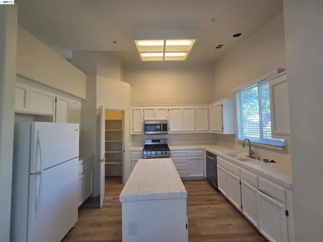 1646 Mallard St, Livermore, California 94551-8716