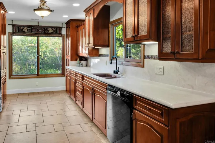 9675 Indian Creek Way, Escondido, California 92026