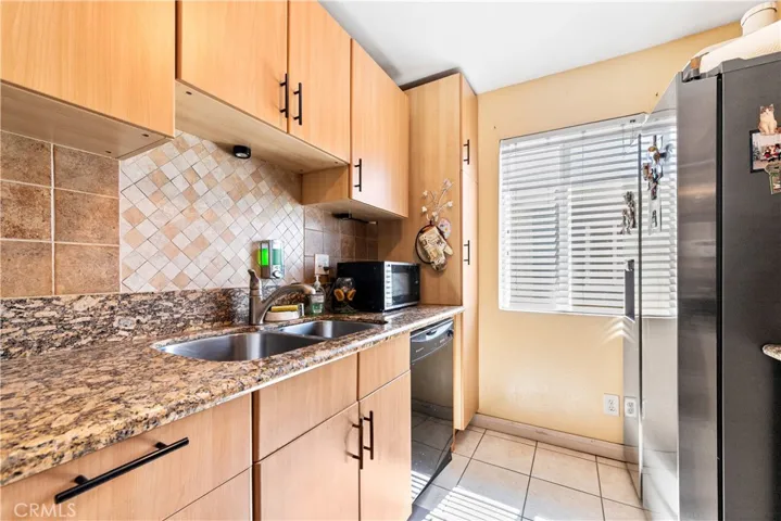 5252 Coldwater Canyon, Sherman Oaks, California 91401