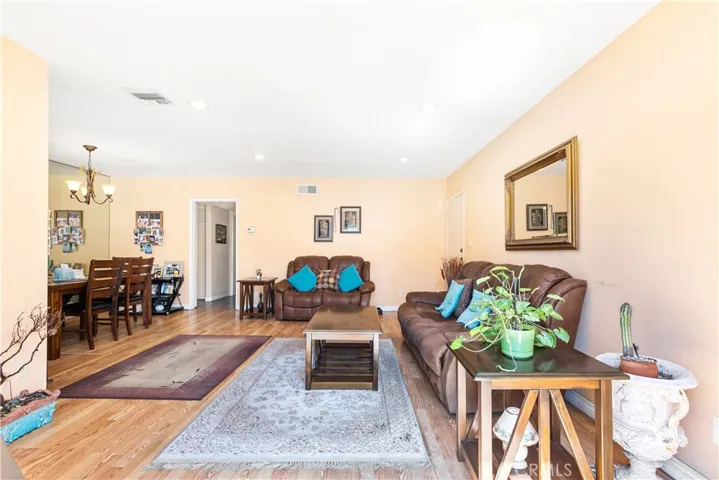 5252 Coldwater Canyon, Sherman Oaks, California 91401