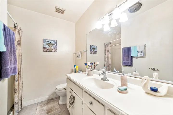 5252 Coldwater Canyon, Sherman Oaks, California 91401