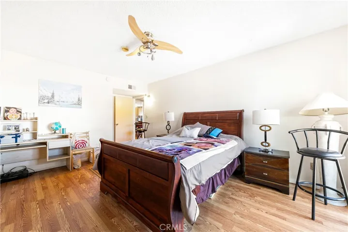 5252 Coldwater Canyon, Sherman Oaks, California 91401